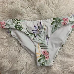 White flower cheeky bikini bottoms